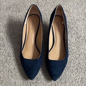 Attention Women's Classic Faux Suede Navy Heels Size 8.5